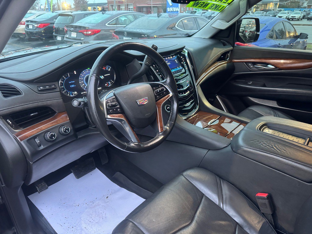 2016 Cadillac Escalade Image 12
