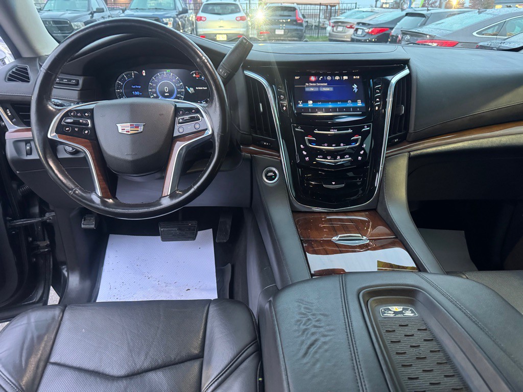 2016 Cadillac Escalade Image 17