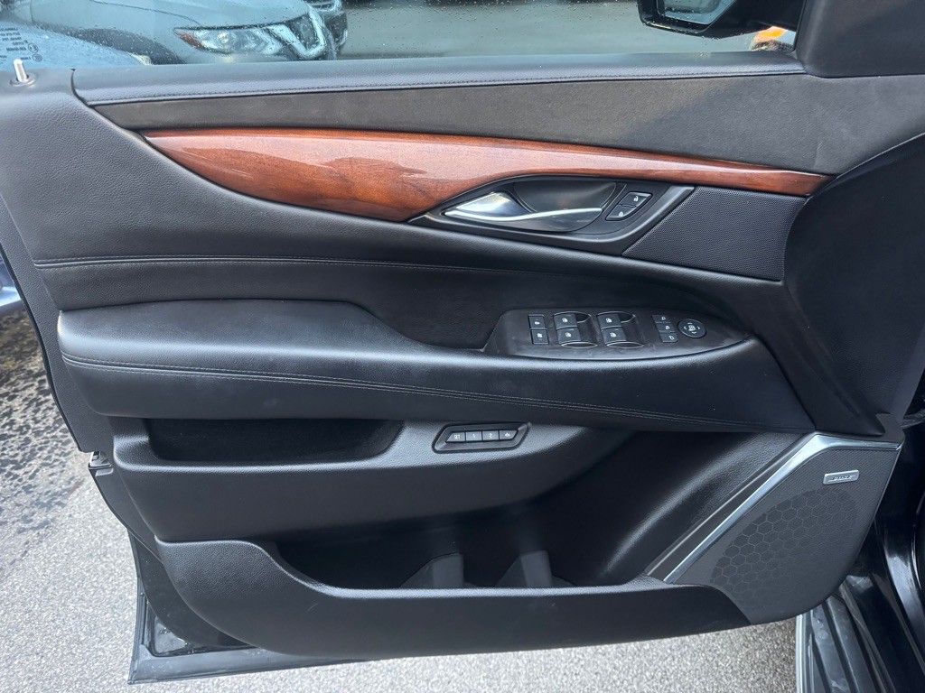 2016 Cadillac Escalade Image 18