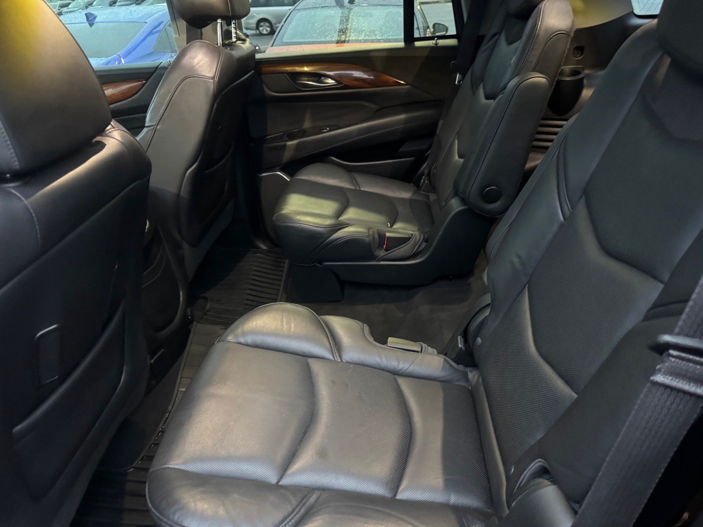 2016 Cadillac Escalade Image 19