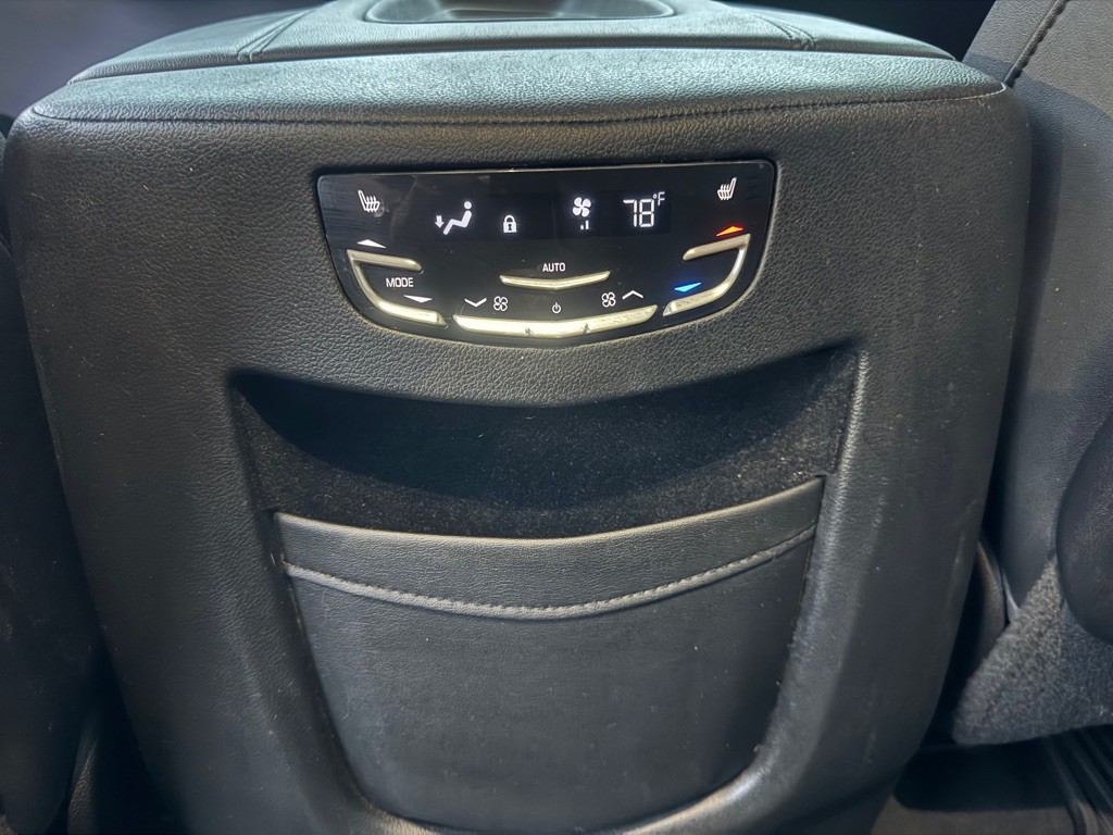 2016 Cadillac Escalade Image 21