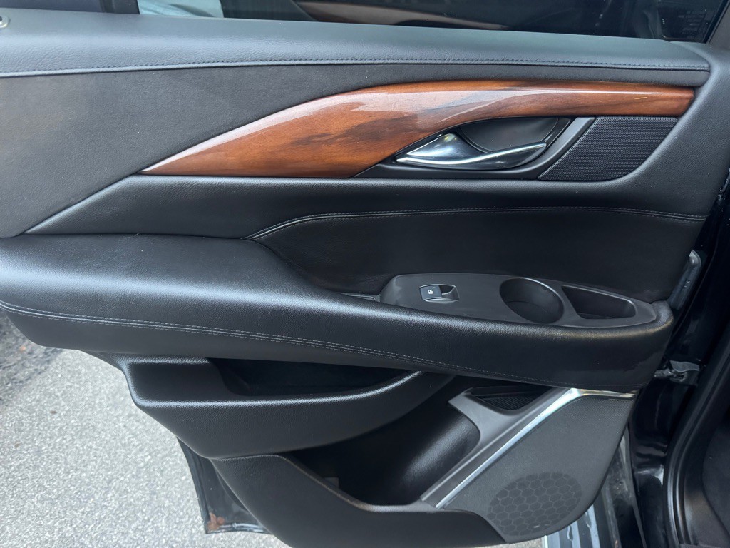 2016 Cadillac Escalade Image 22