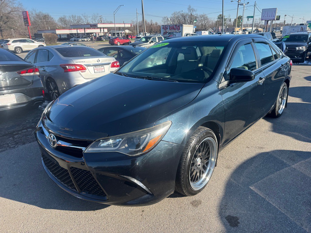2016 Toyota Camry Image 1