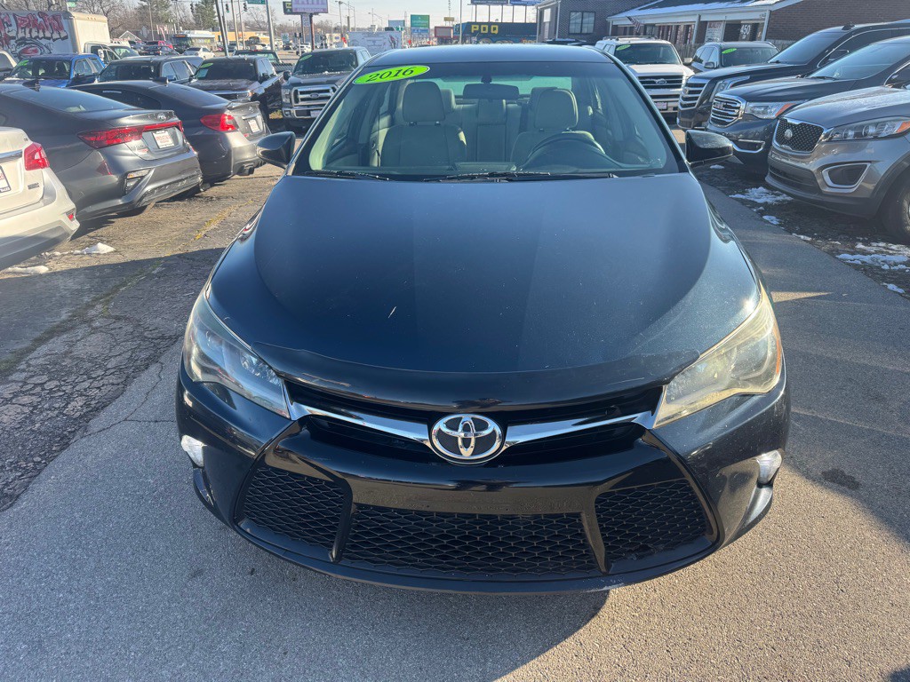 2016 Toyota Camry Image 2