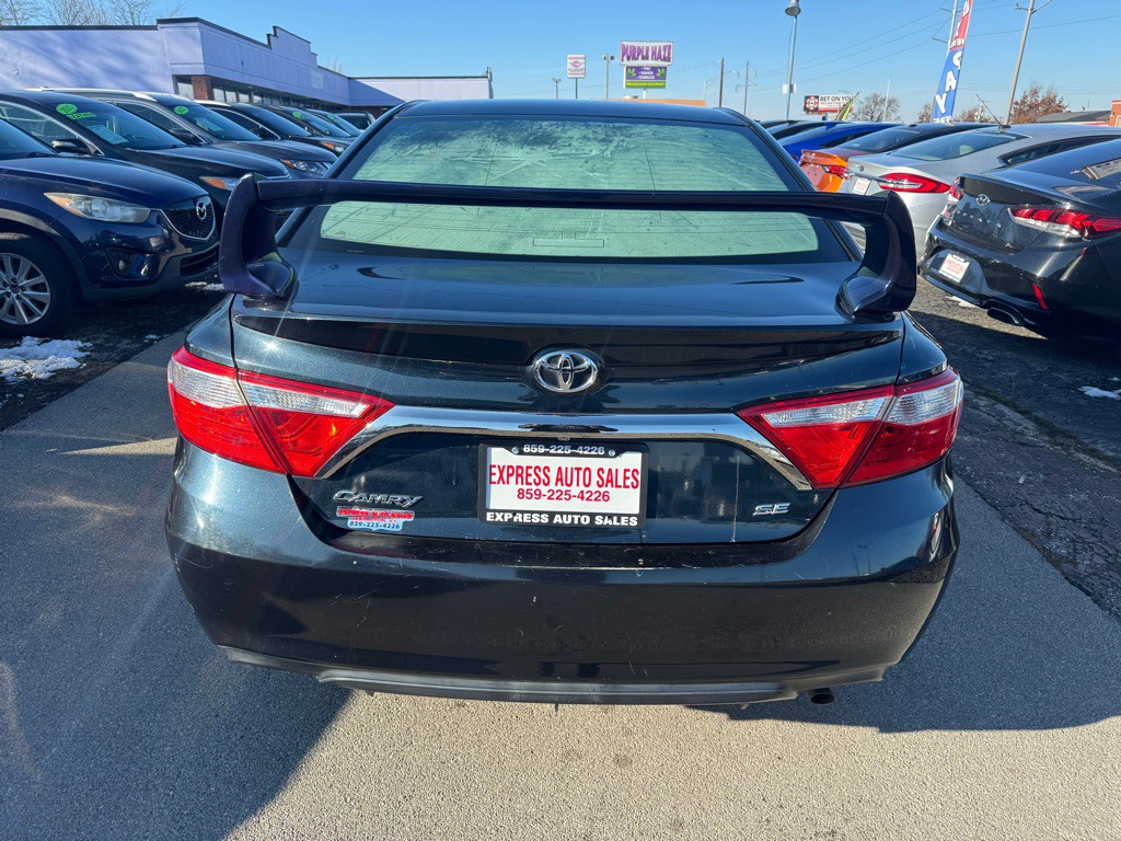 2016 Toyota Camry Image 5