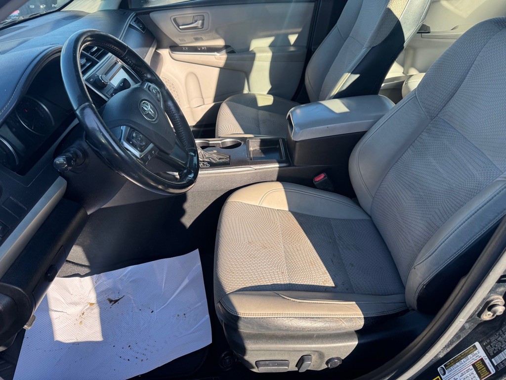 2016 Toyota Camry Image 10