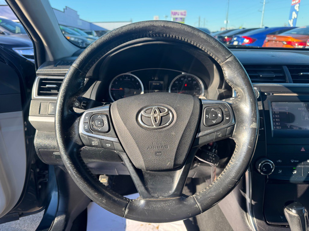 2016 Toyota Camry Image 12