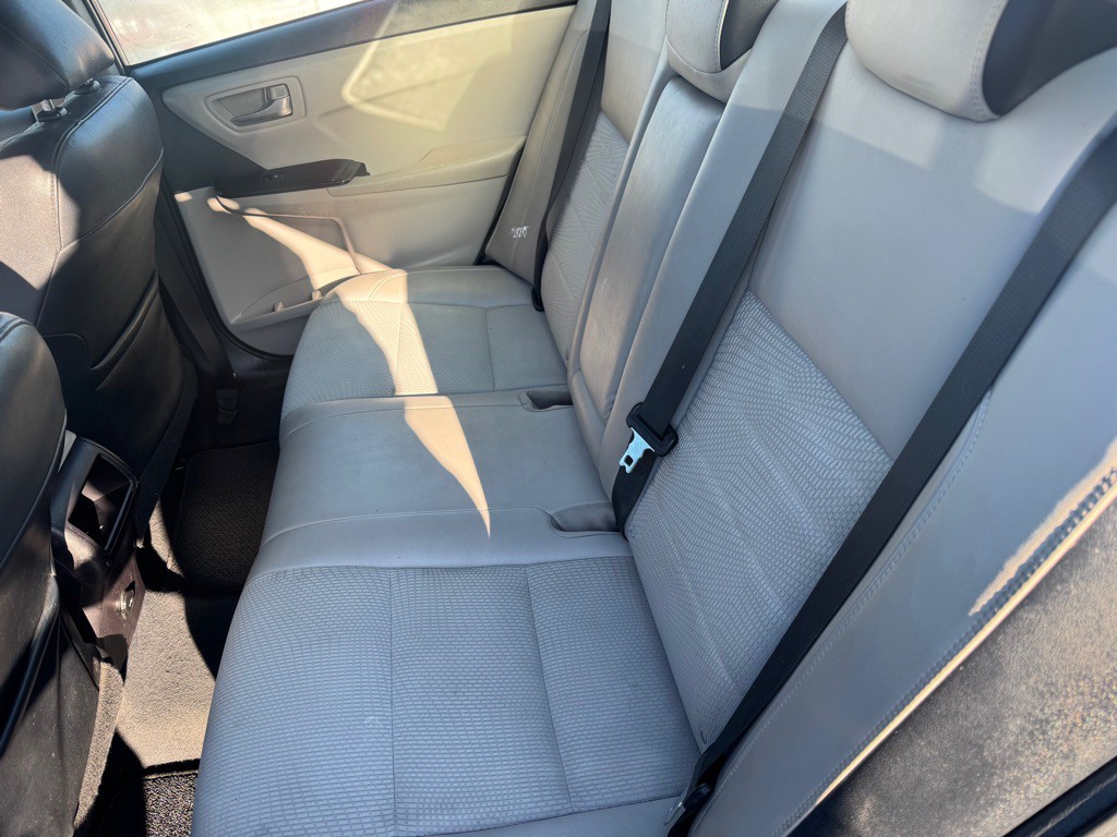 2016 Toyota Camry Image 17