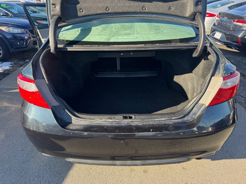 2016 Toyota Camry Image 19