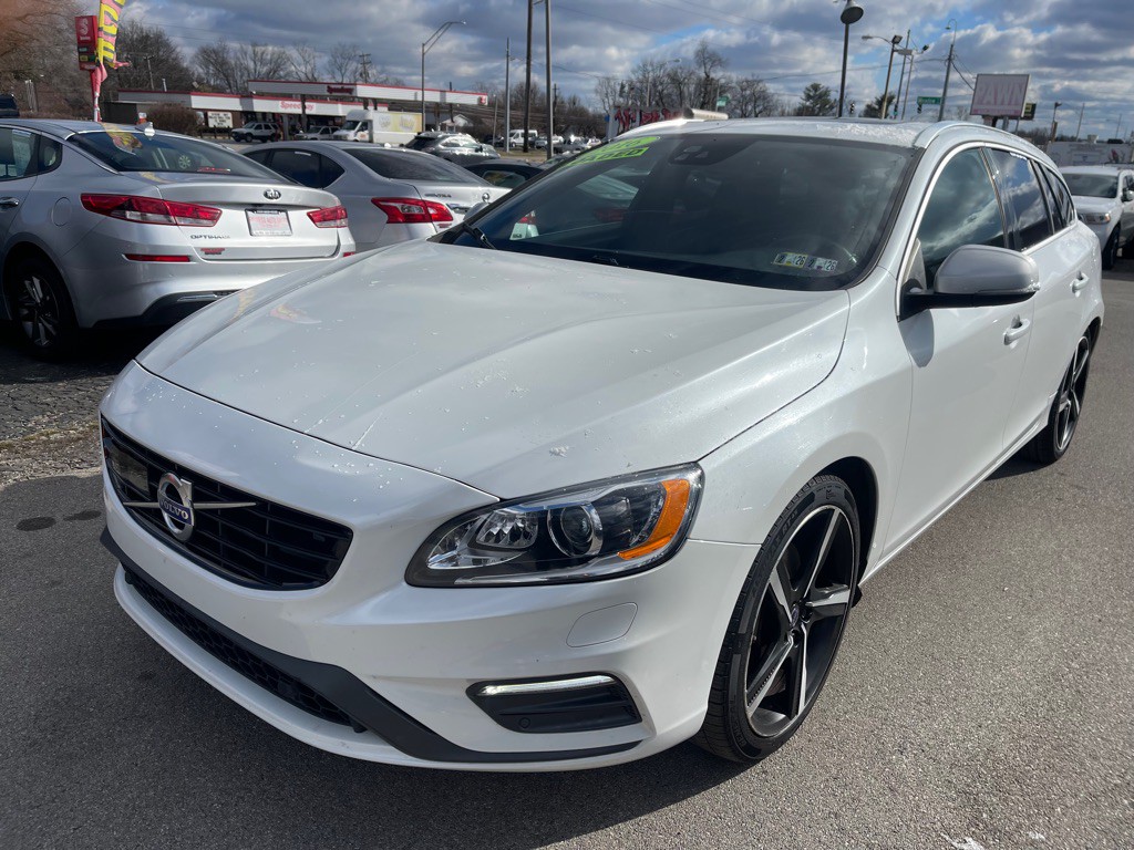 2016 Volvo V60 Image 1