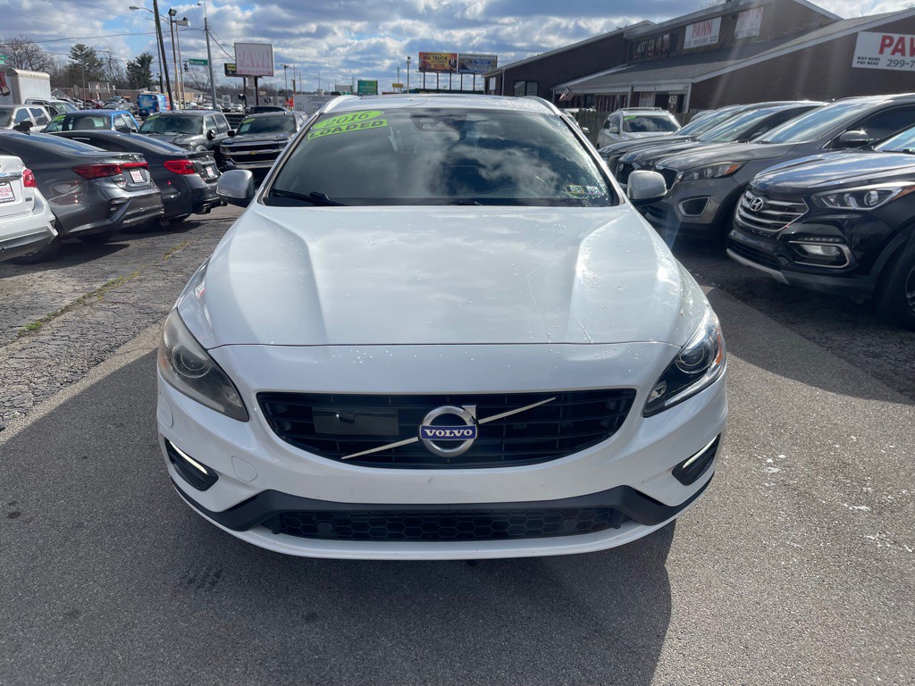 2016 Volvo V60 Image 2