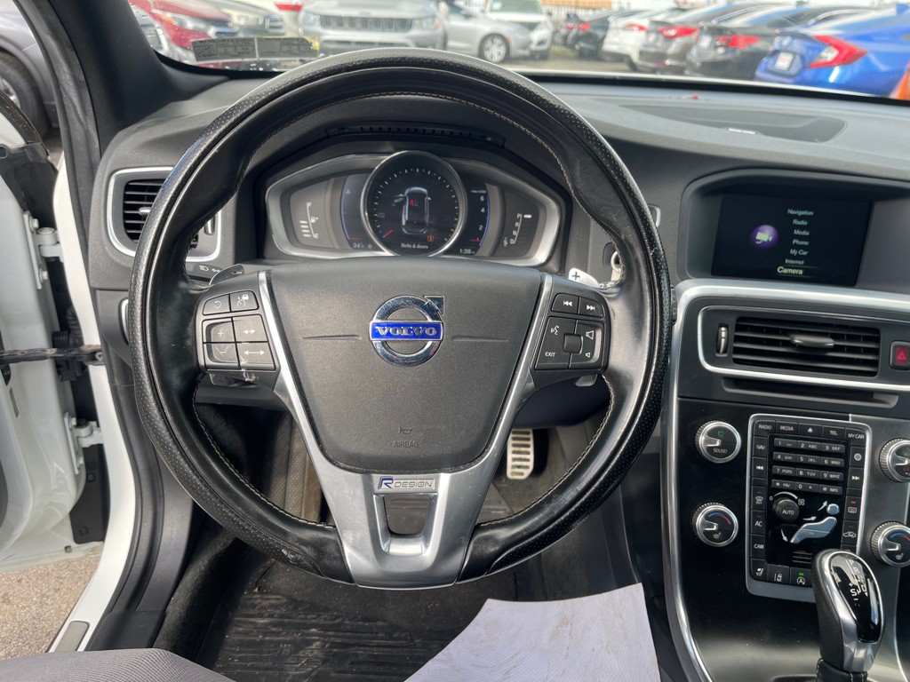 2016 Volvo V60 Image 11