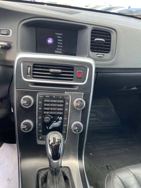 2016 Volvo V60 Image 12