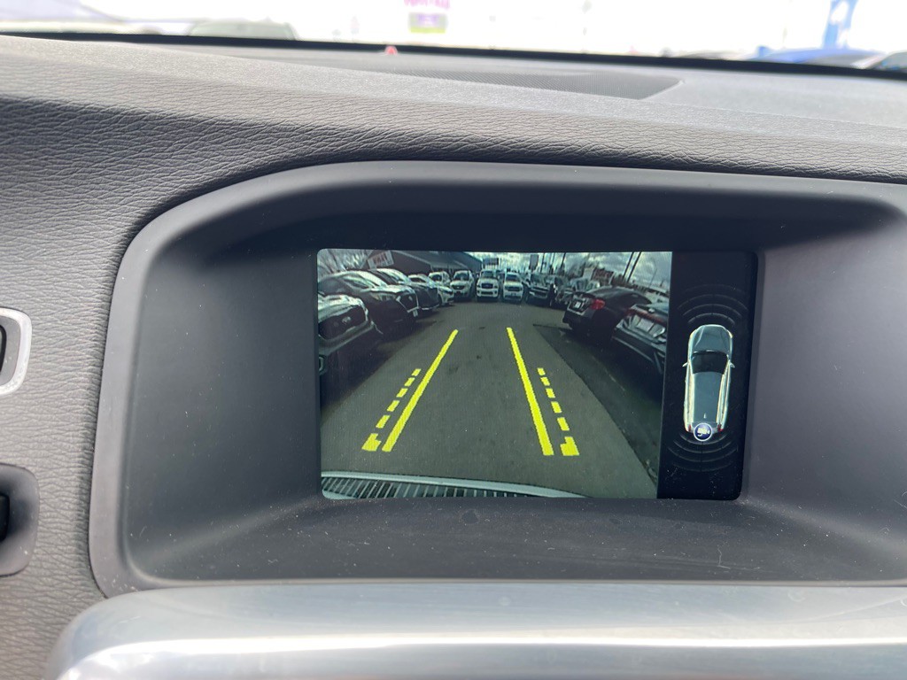 2016 Volvo V60 Image 13