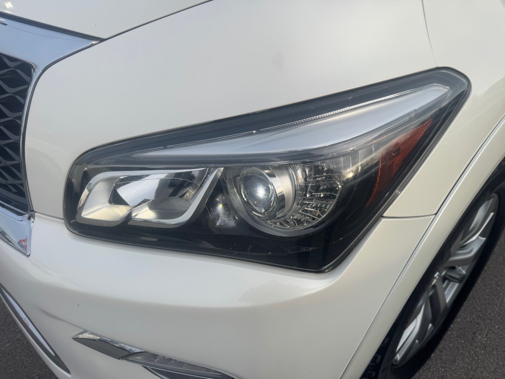 2016 INFINITI QX80 Image 7