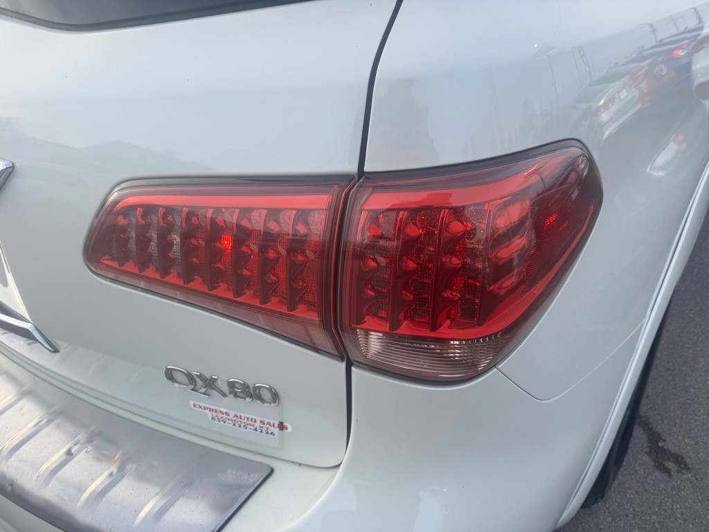 2016 INFINITI QX80 Image 8