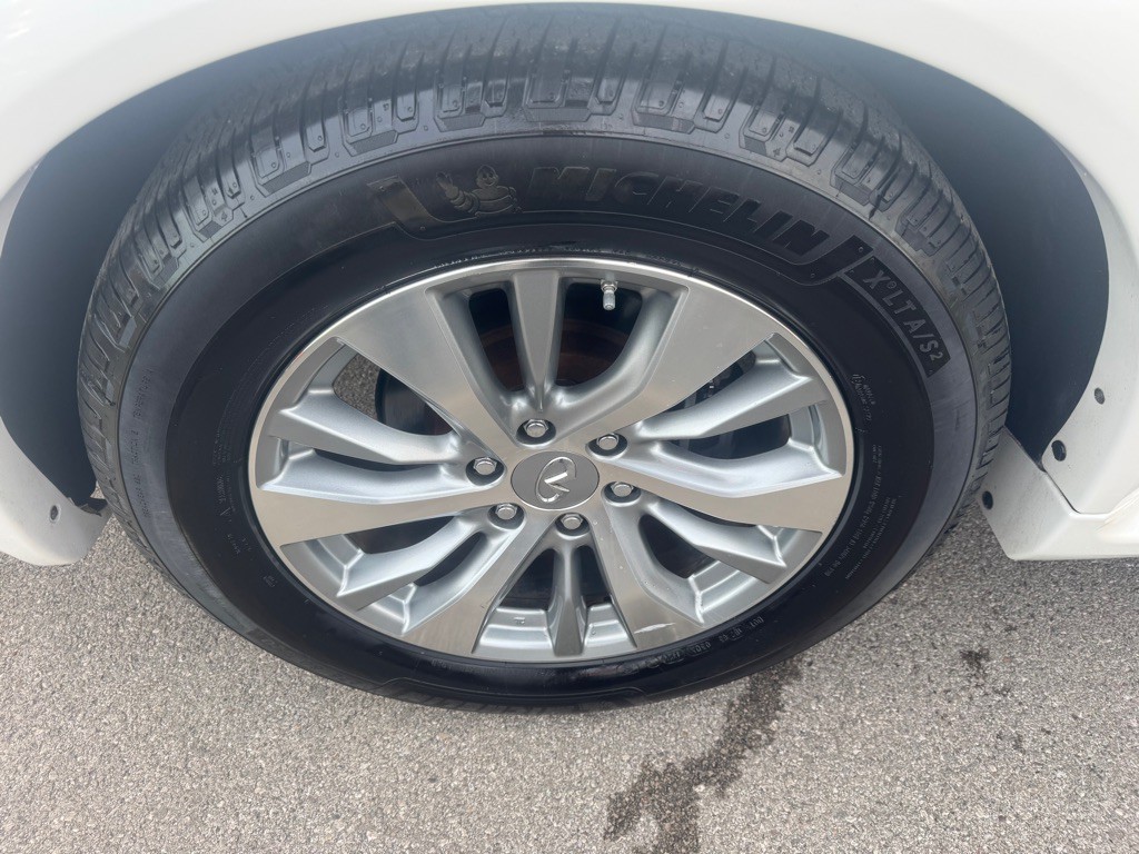 2016 INFINITI QX80 Image 9