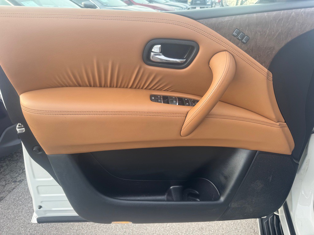 2016 INFINITI QX80 Image 15