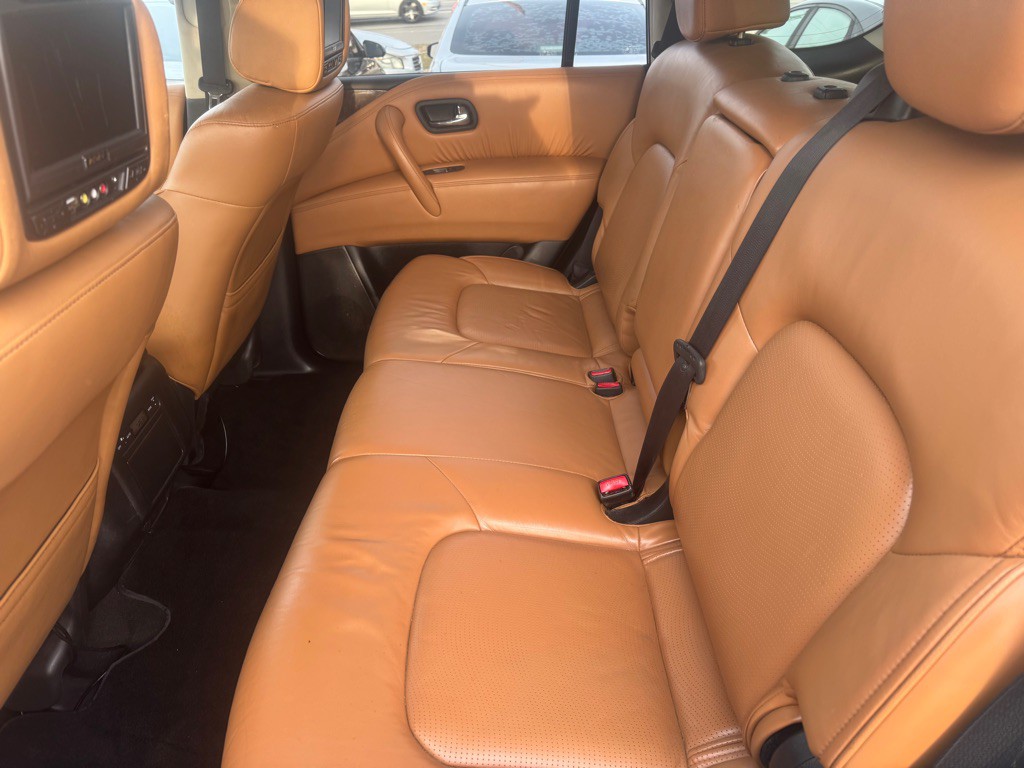 2016 INFINITI QX80 Image 16