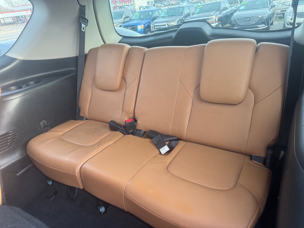2016 INFINITI QX80 Image 17