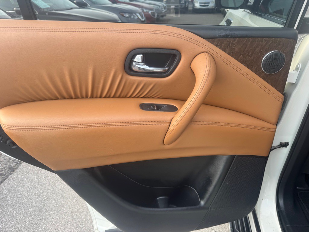 2016 INFINITI QX80 Image 18