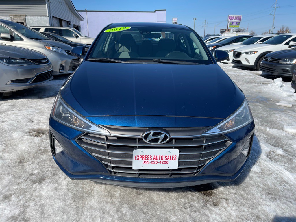 2019 Hyundai Elantra Image 2