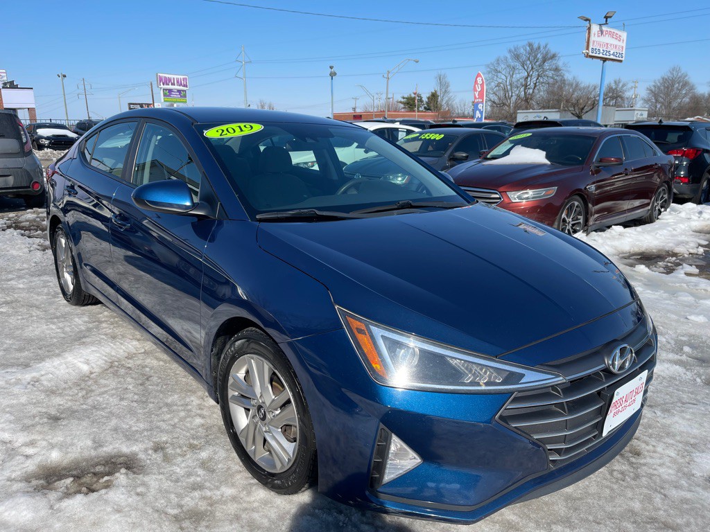 2019 Hyundai Elantra Image 3