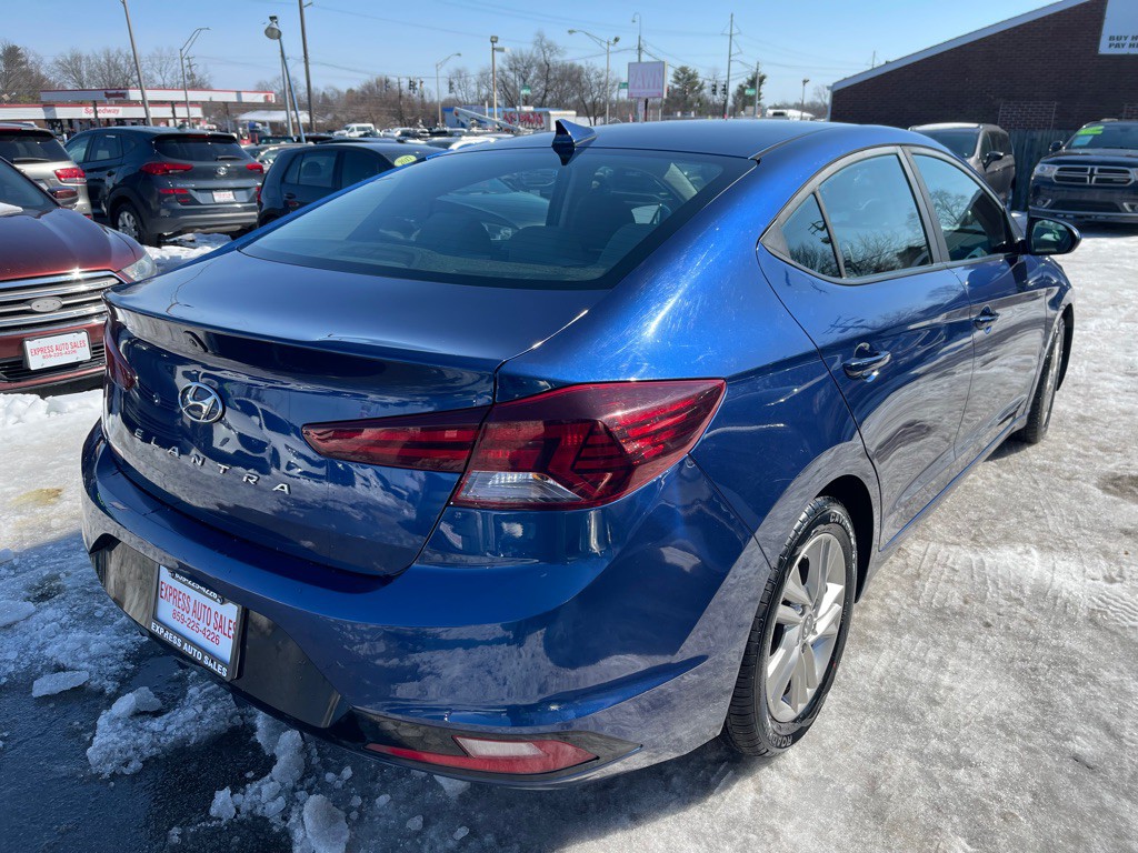 2019 Hyundai Elantra Image 4