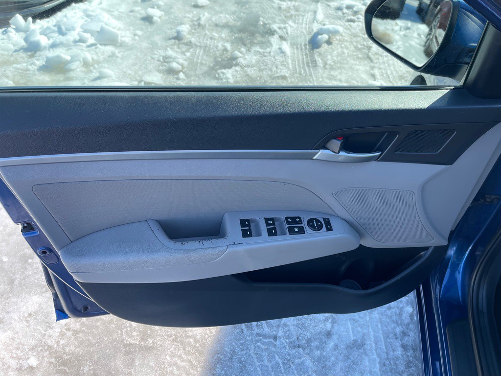 2019 Hyundai Elantra Image 9