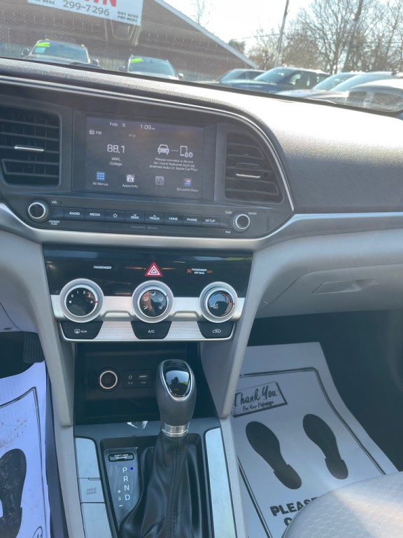 2019 Hyundai Elantra Image 12