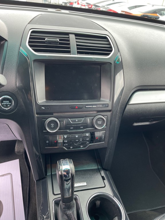 2016 Ford Explorer Image 12