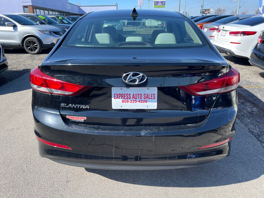 2017 Hyundai Elantra Image 5