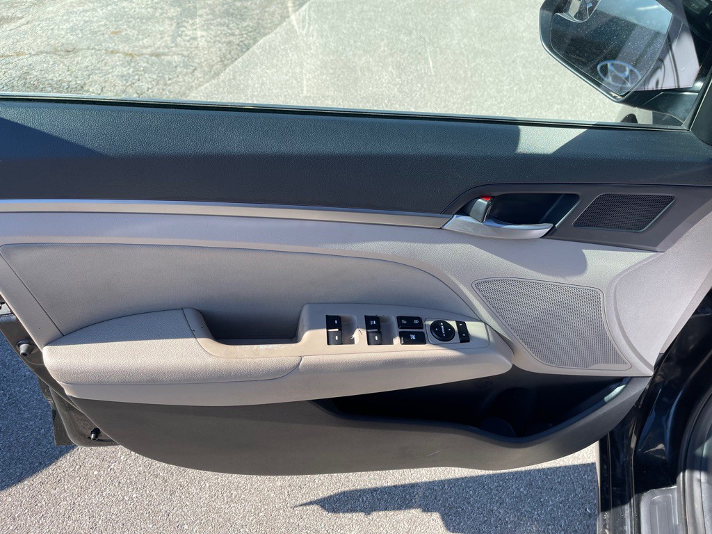 2017 Hyundai Elantra Image 9
