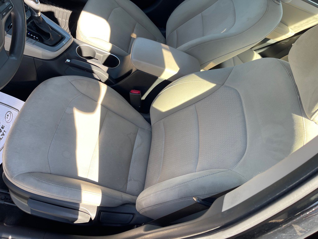 2017 Hyundai Elantra Image 10