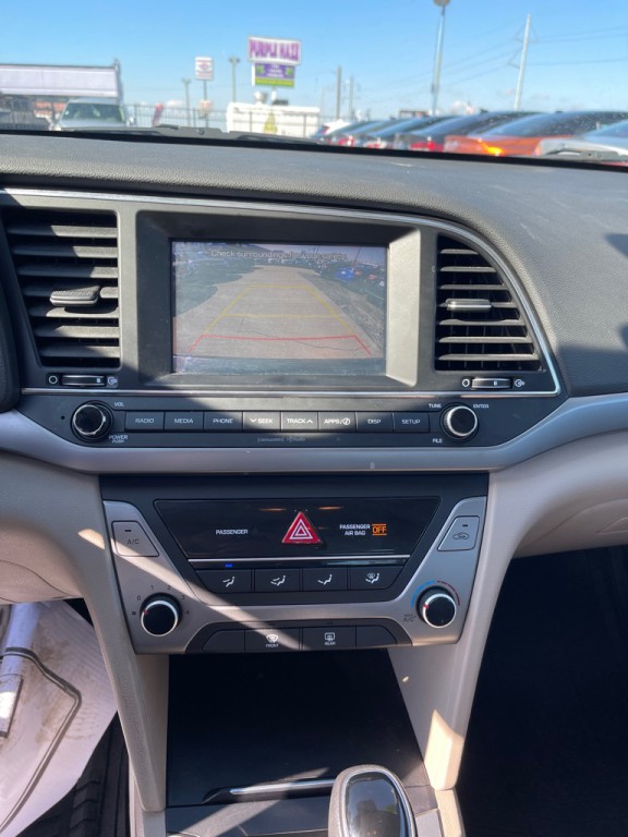 2017 Hyundai Elantra Image 13