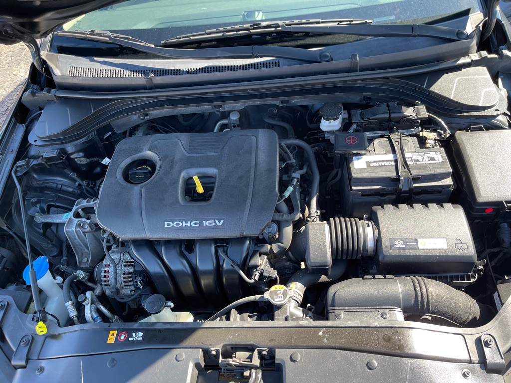 2017 Hyundai Elantra Image 16