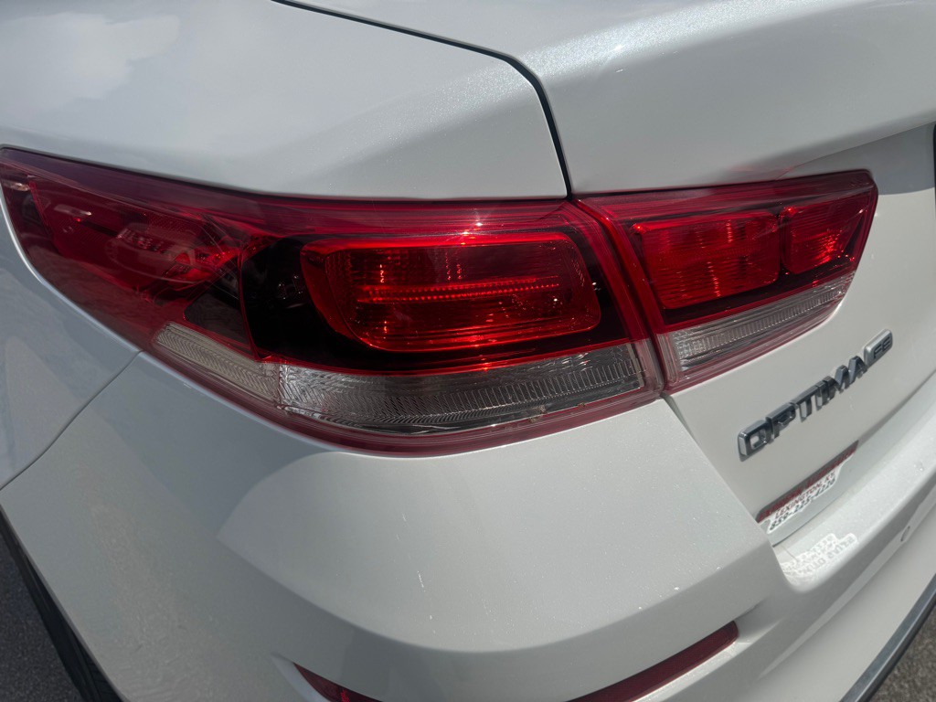 2020 Kia Optima Image 8