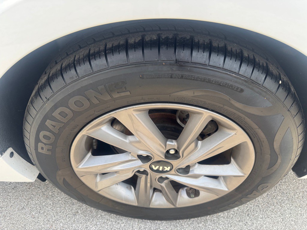 2020 Kia Optima Image 9