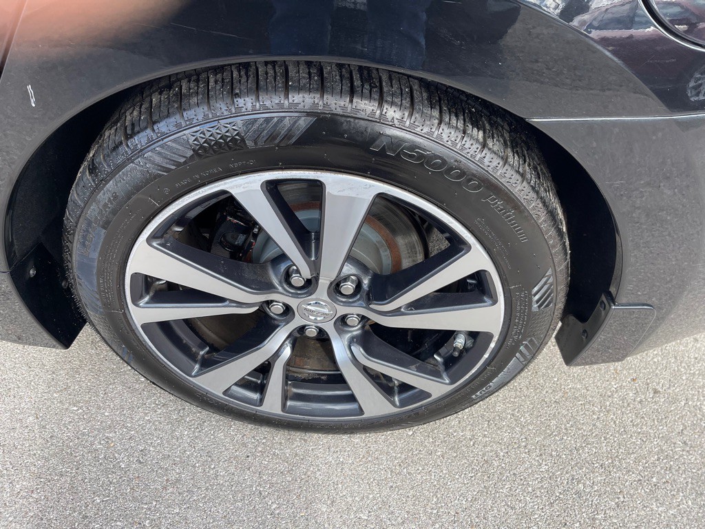 2017 Nissan Maxima Image 18