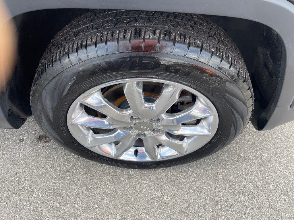 2015 Jeep Cherokee Image 18