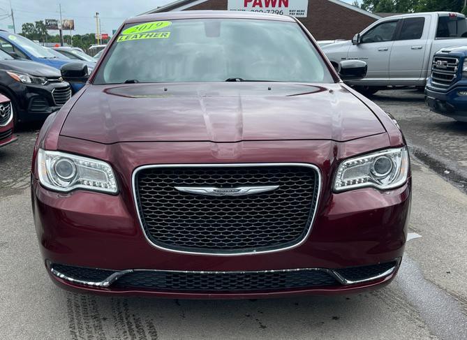 2019 Chrysler 300 Image 2