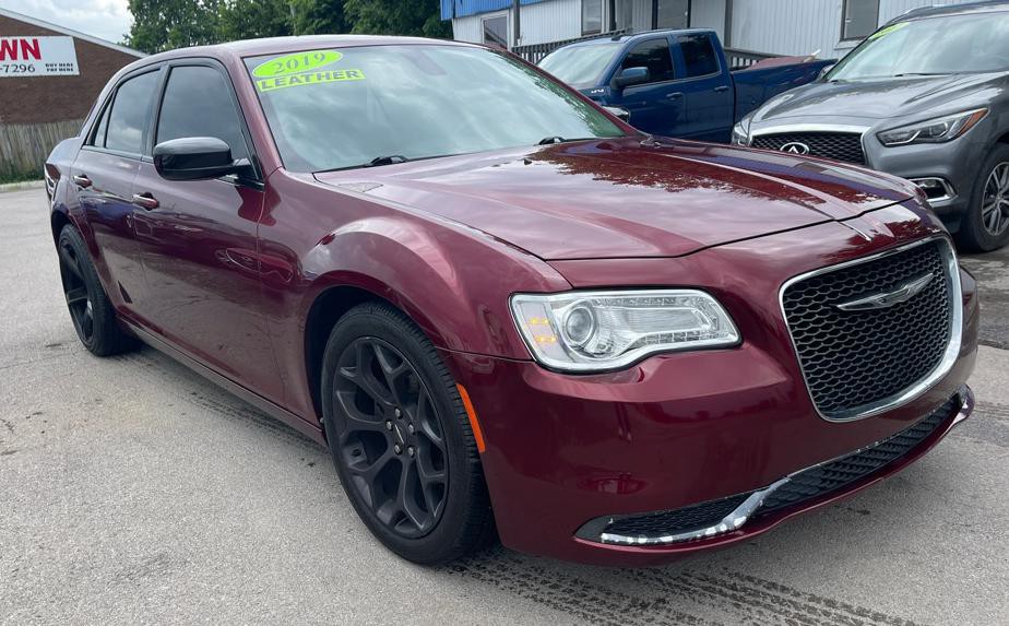 2019 Chrysler 300 Image 3