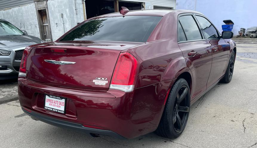2019 Chrysler 300 Image 4