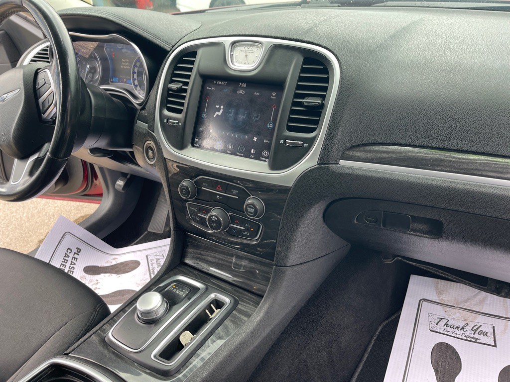 2019 Chrysler 300 Image 12
