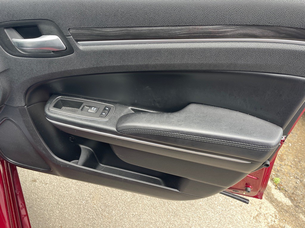 2019 Chrysler 300 Image 13