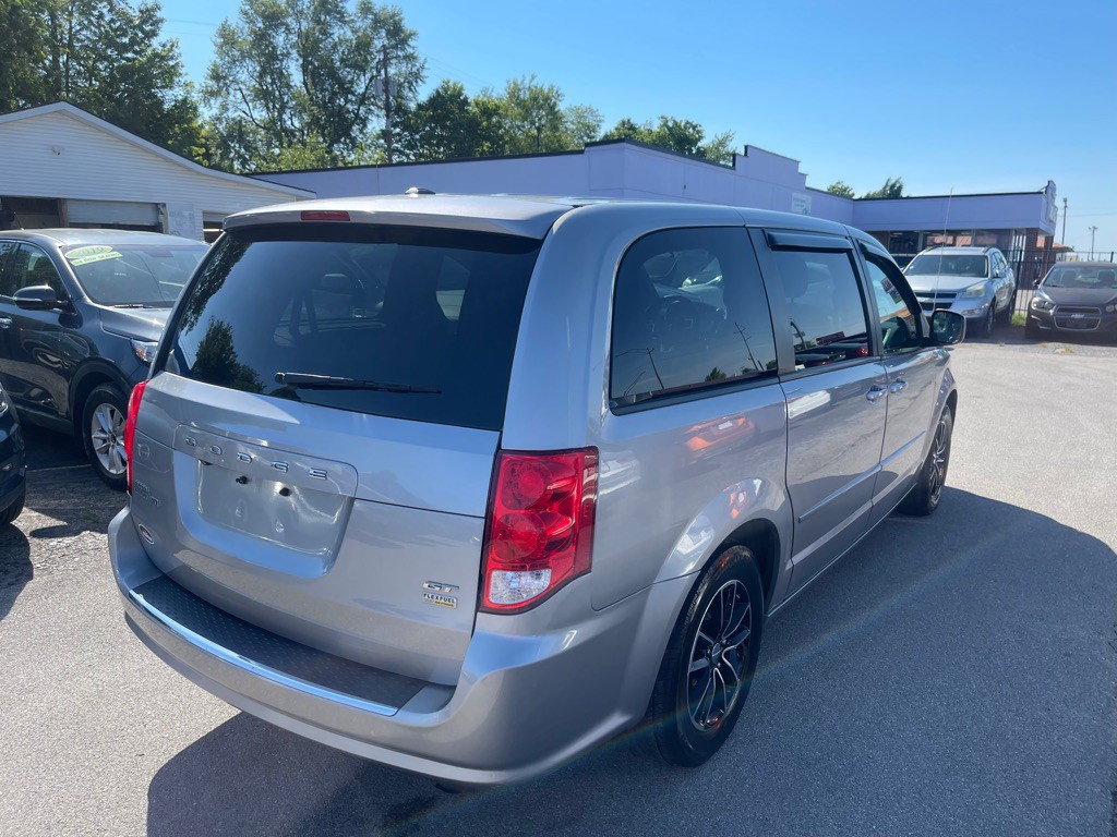 2017 Dodge Grand Caravan Image 4
