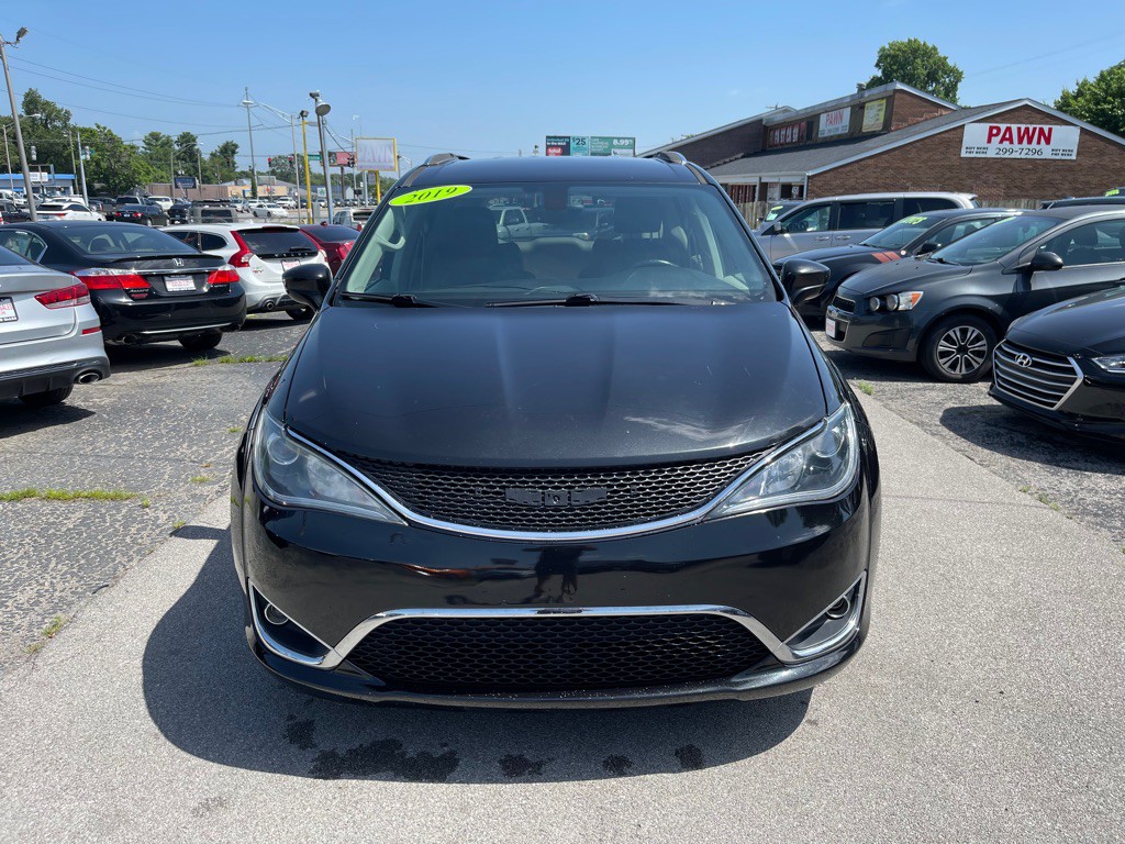 2019 Chrysler Pacifica Image 2