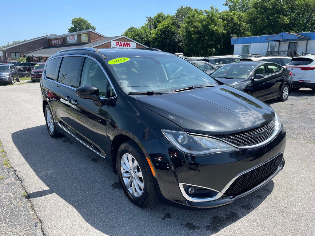 2019 Chrysler Pacifica Image 3