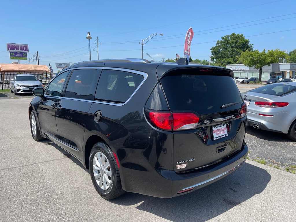 2019 Chrysler Pacifica Image 6