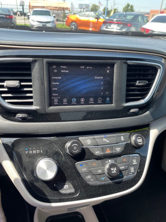2019 Chrysler Pacifica Image 12